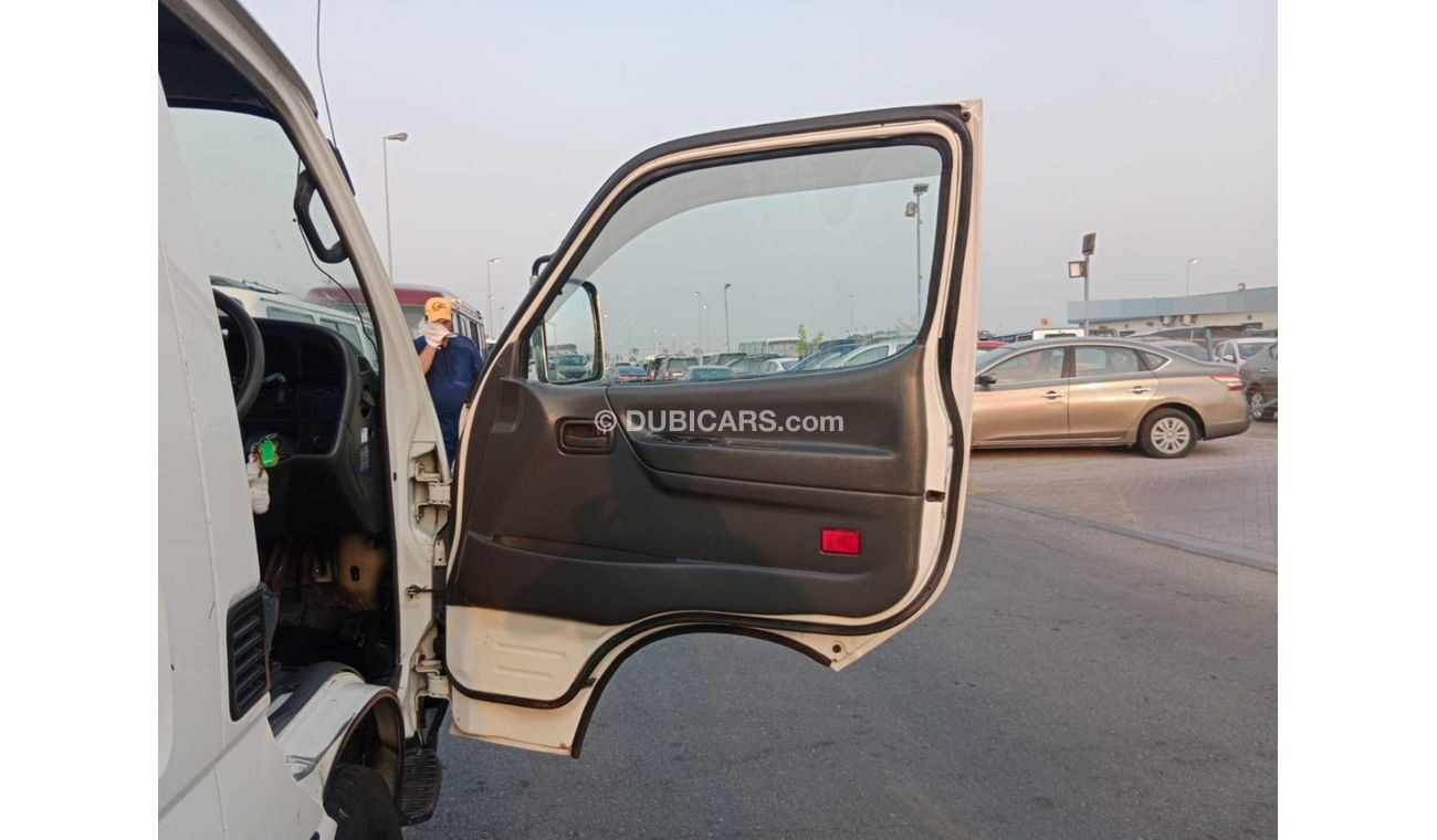 Toyota Hiace TOYOTA HIACE VAN RIGHT HAND DRIVE(PM13076)