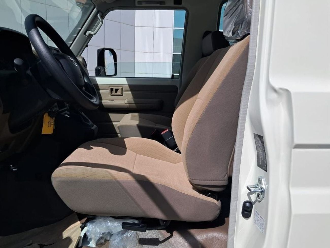 تويوتا لاند كروزر 70 LC78 4.0L STD E1 AT 2025 YM