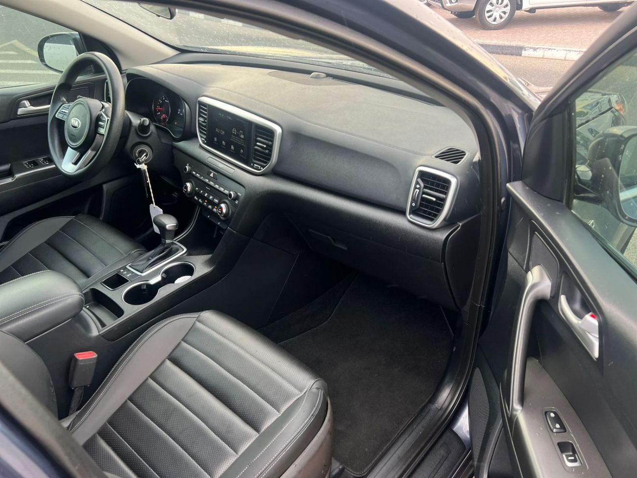 كيا سبورتيج 2020 Kia Sportage LX Mid - option - 2.4L V4 - AWD 4x4 - Rear Camera - Leather Seat - 2 keys