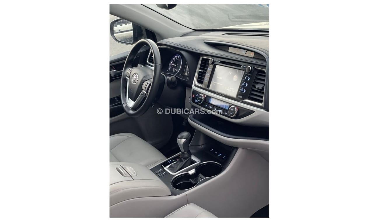 تويوتا هايلاندر 2019 Toyota Highlander XLE AWD 4X4 3.5L V6 - FULL OPTION  - UAE PASS