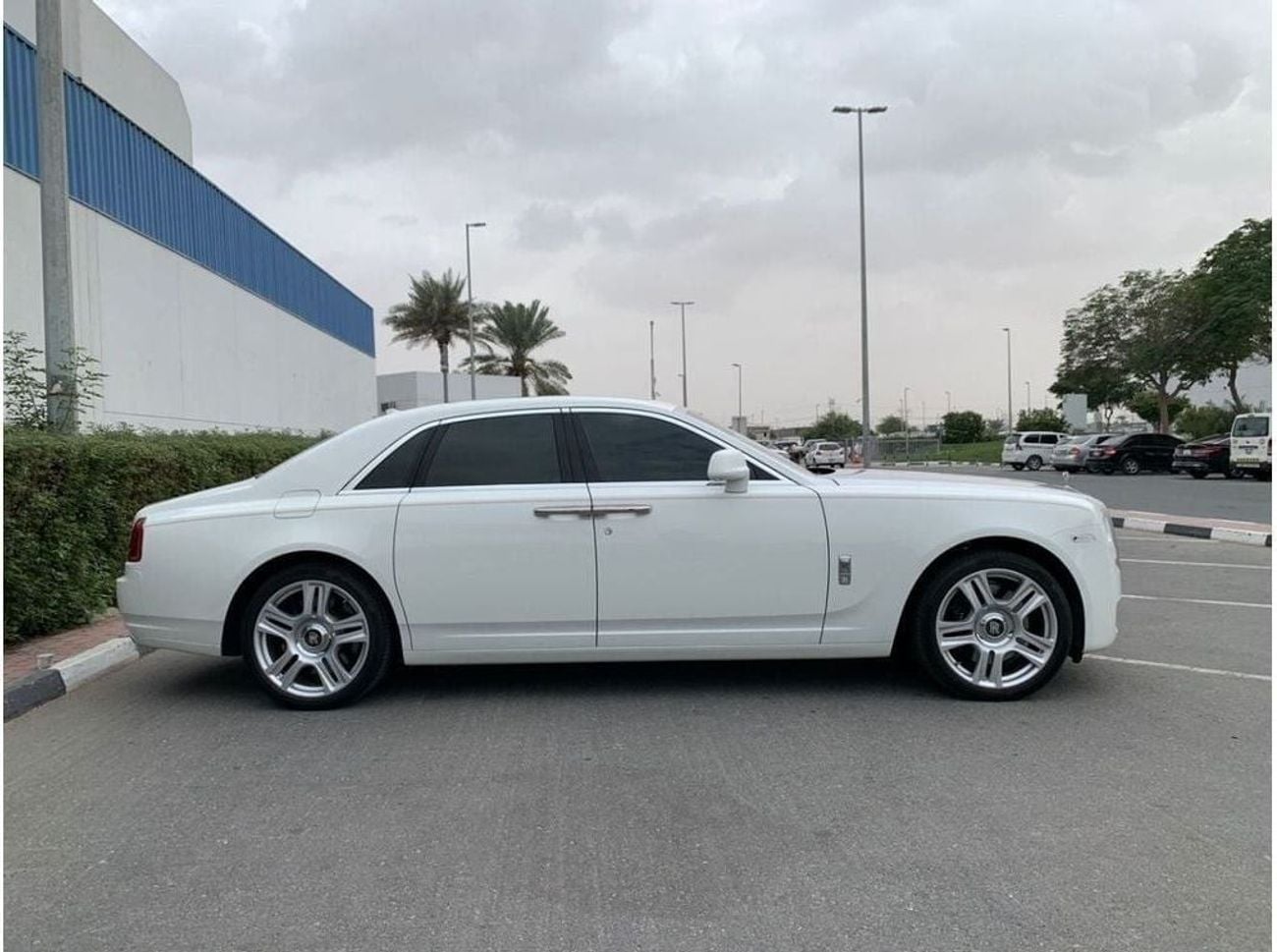 Rolls Royce Ghost SWB EWB 6.6L GCC SPEC NEAT AND CLEAN