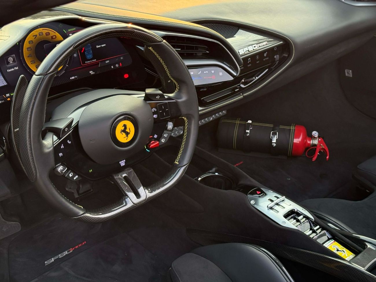 فيراري SF90 سبيدر GCC SPEC NEAT AND CLEAN UNDER WARRAANTY