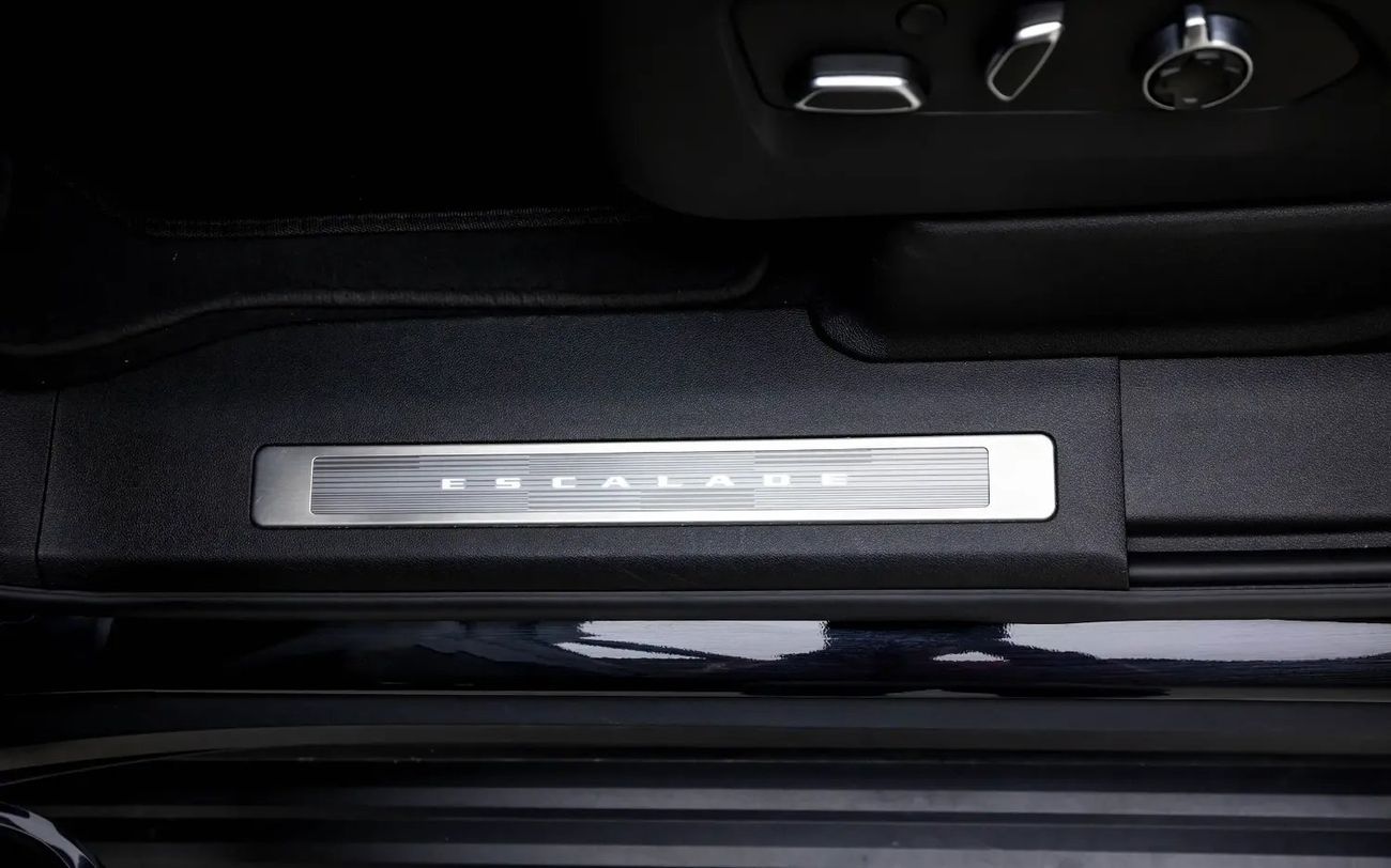 Cadillac Escalade Escalade-V 6.2L - GCC Spec - With Warranty and Service Contract