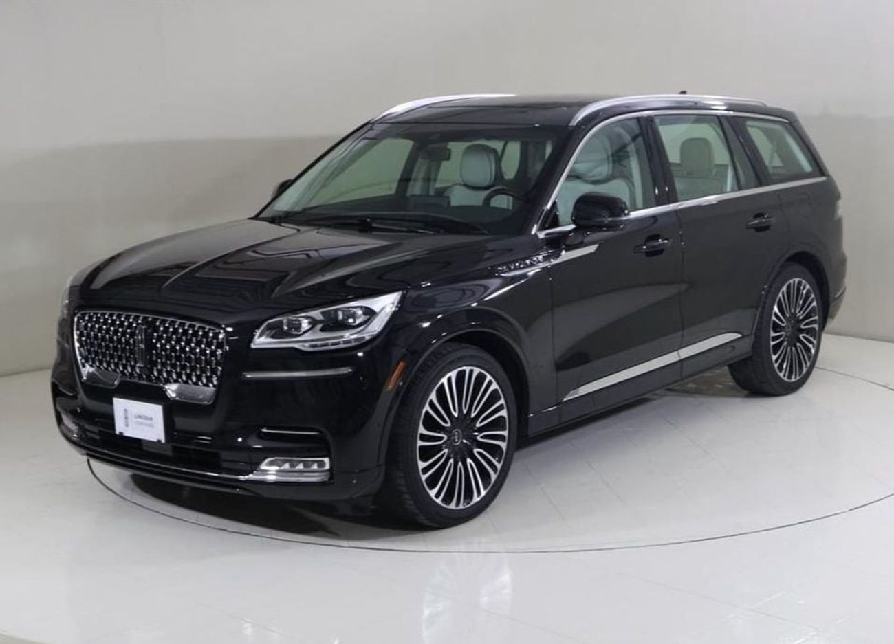 Lincoln Aviator Presidential 3.0L AVI923 / FREE Insurance + Registration / AL TAYER MOTORS / AL QOUZ SHOWROOM