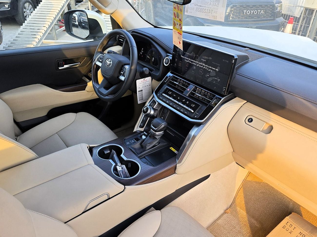 تويوتا لاند كروزر GXR Toyota Land Cruiser LC300 AERO S 4.0L A/T V6 4WD GCC White Color 2026 Model