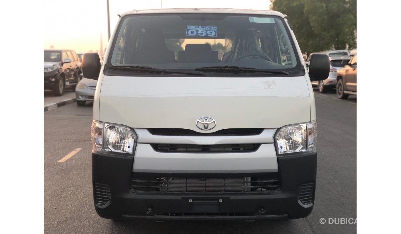 Toyota Hiace PETROL,2.7L,V4,15 SEATS,STANDARD ROOF,MT