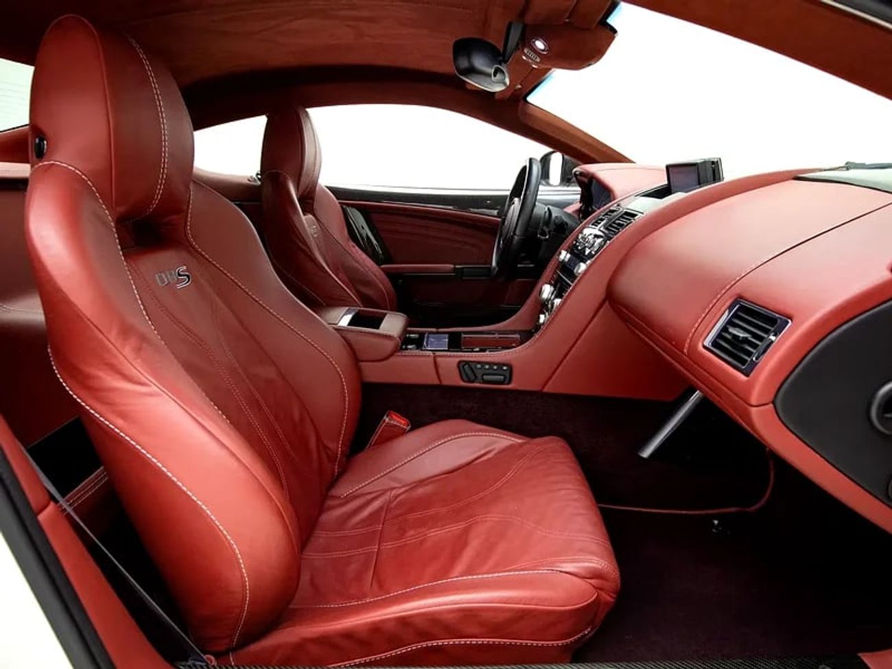 Aston Martin DBS Standard