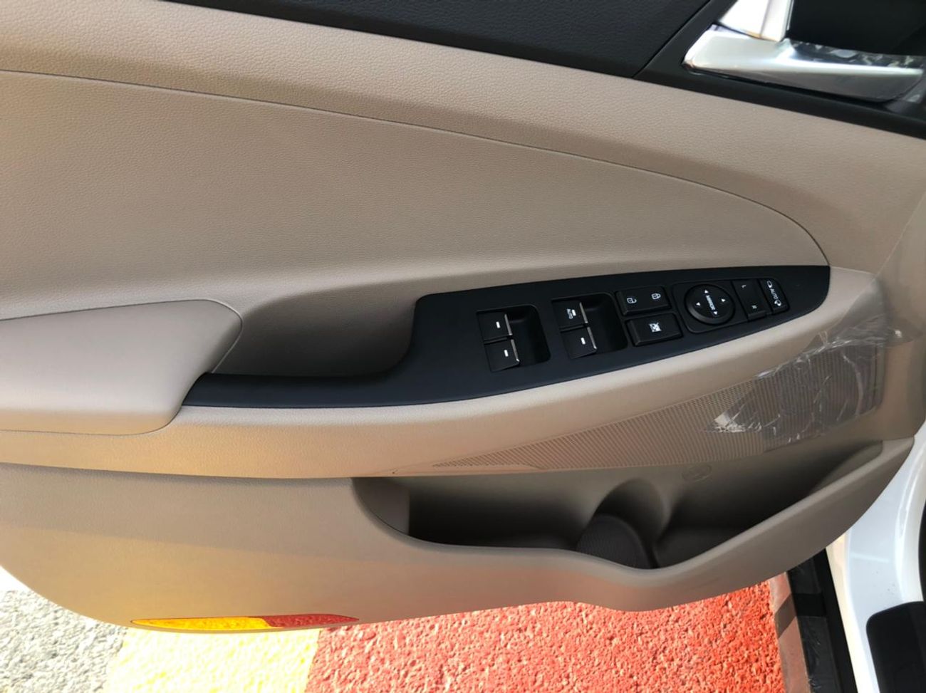 Hyundai Tucson 2.0L MODEL 2021 HAND BRAKE UP, 2 ELECTRIC SEATS, DVD CAMERA EXPORT ONLY