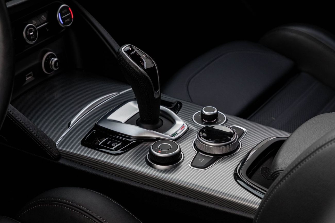 Alfa Romeo Stelvio | 3,427 P.M  | 0% Downpayment | Agency Warranty + Service!