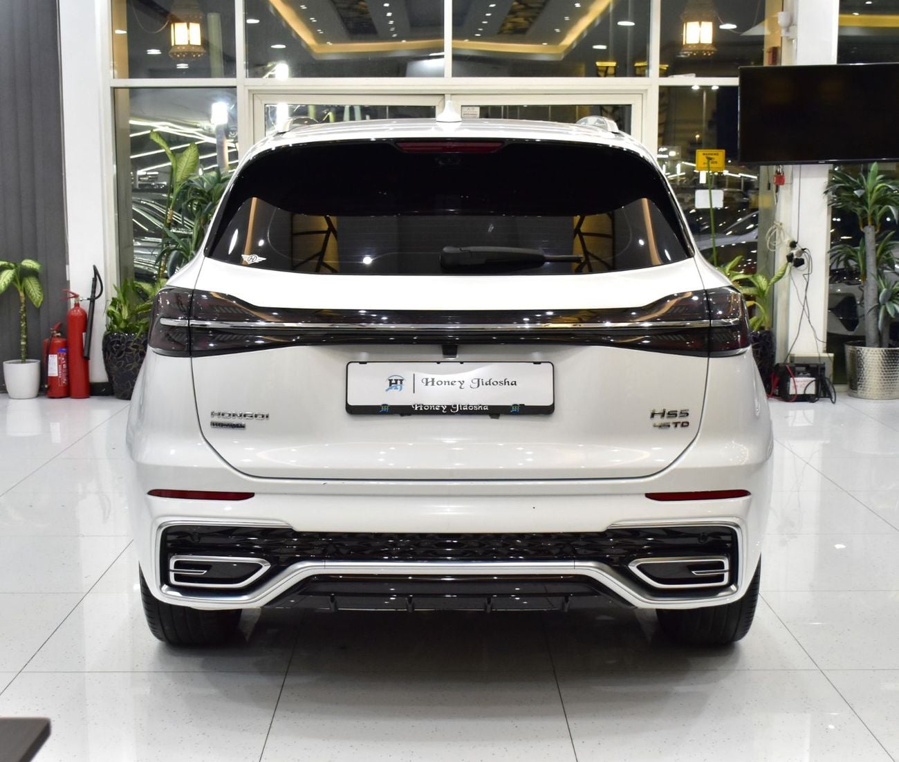 HONGQI HS5 DELUXE EXCELLENT DEAL for our Hongqi HS5 40TD ( 2025 Model ) in White Color GCC Specs
