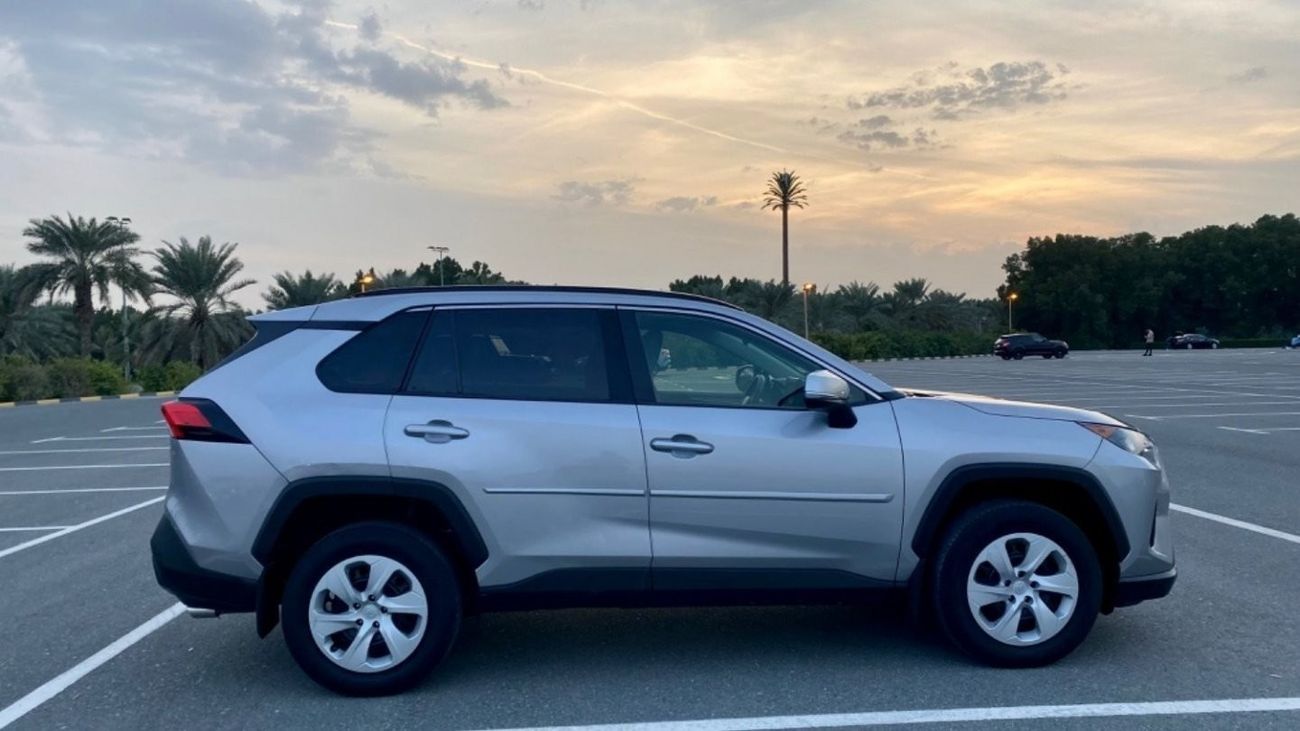 Toyota RAV4 LE 4x4, 2.5L, V4