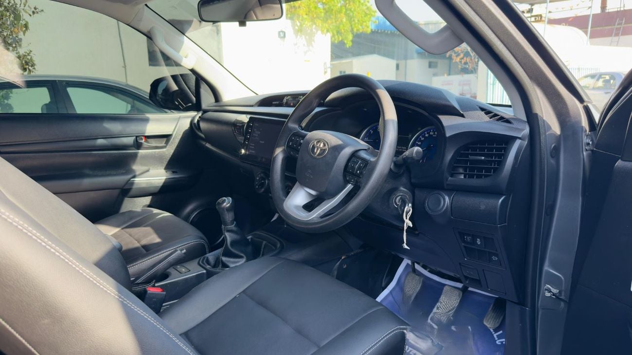 Toyota Hilux SINGLE CABIN | BULL BAR | MANUAL TRANSMISSION | 2.8L DIESEL ENGINE | 2022