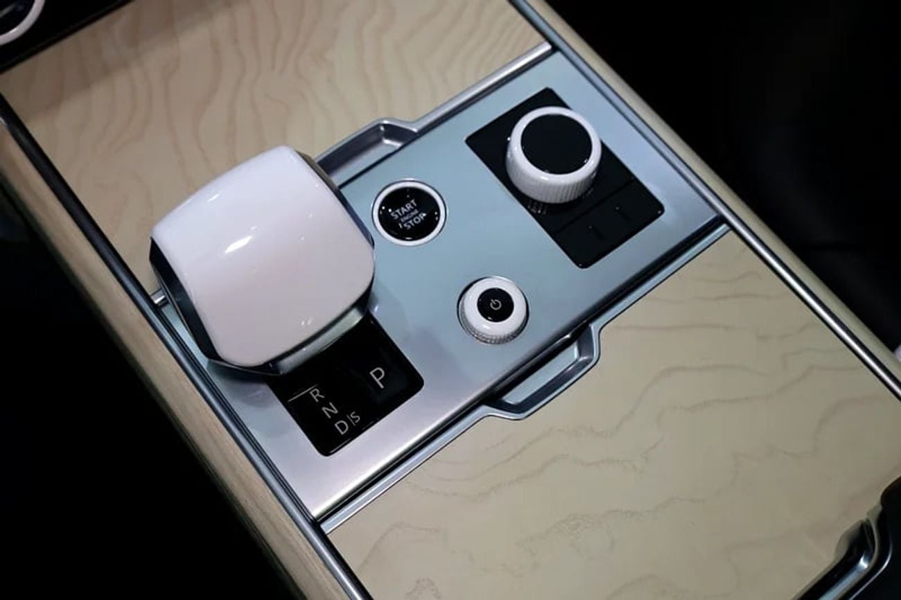 Land Rover Range Rover Vogue SV, Rear Entertainment, Dealer Warranty Till 29/10/2028