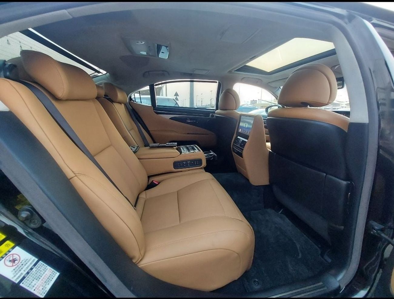 Lexus LS460 Premier SWB 4.6L (375 HP)