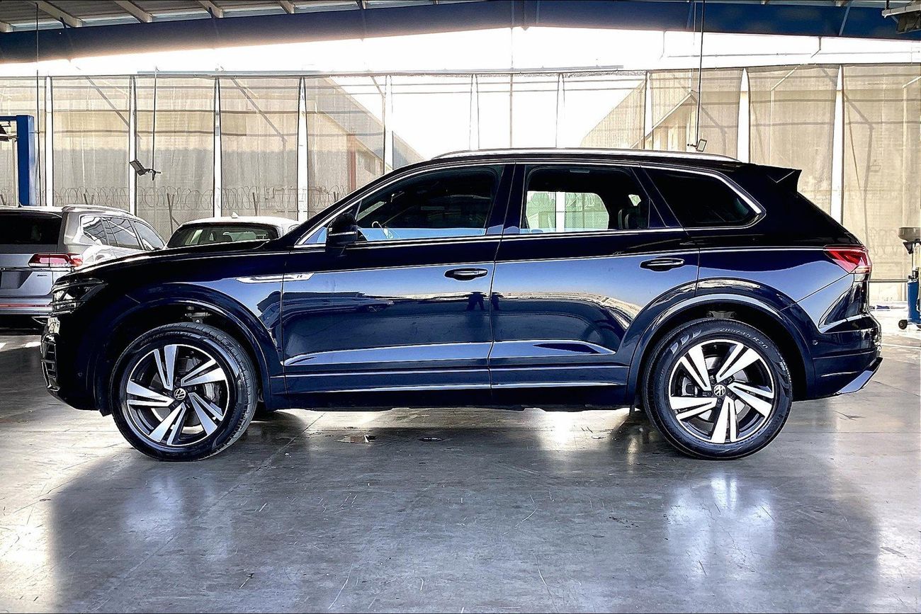 فولكس واجن طوارق R-Line | شامل الضمان | 0 ﺪﻔﻋﺓ ﺃﻮﻟﻯ