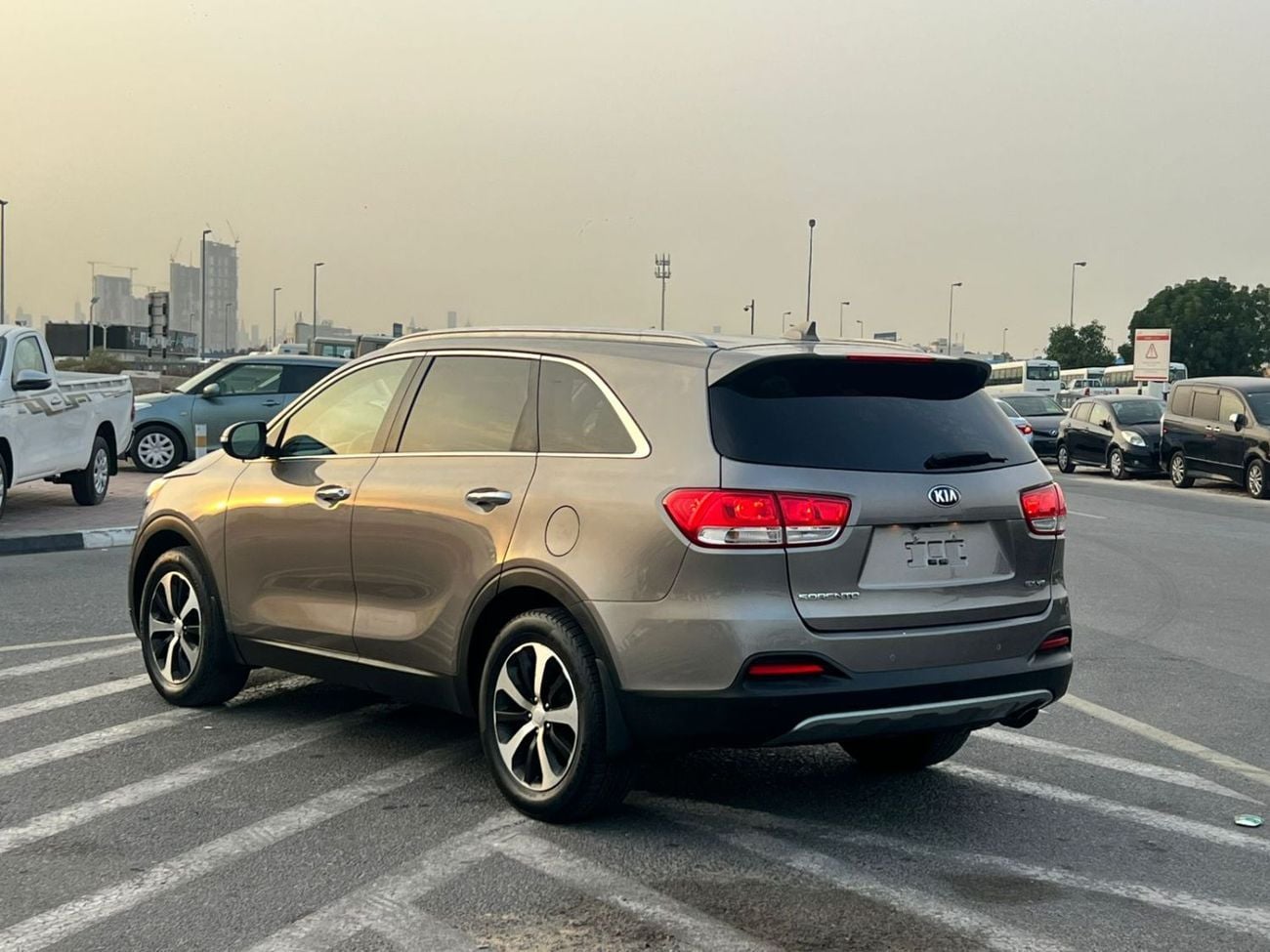 Kia Sorento EX 2016 Kia Sorento 3.3L V6 FWD-Petrol Rear Camera & Sensor - Leather Seat - 75000 mileage -31999 AE