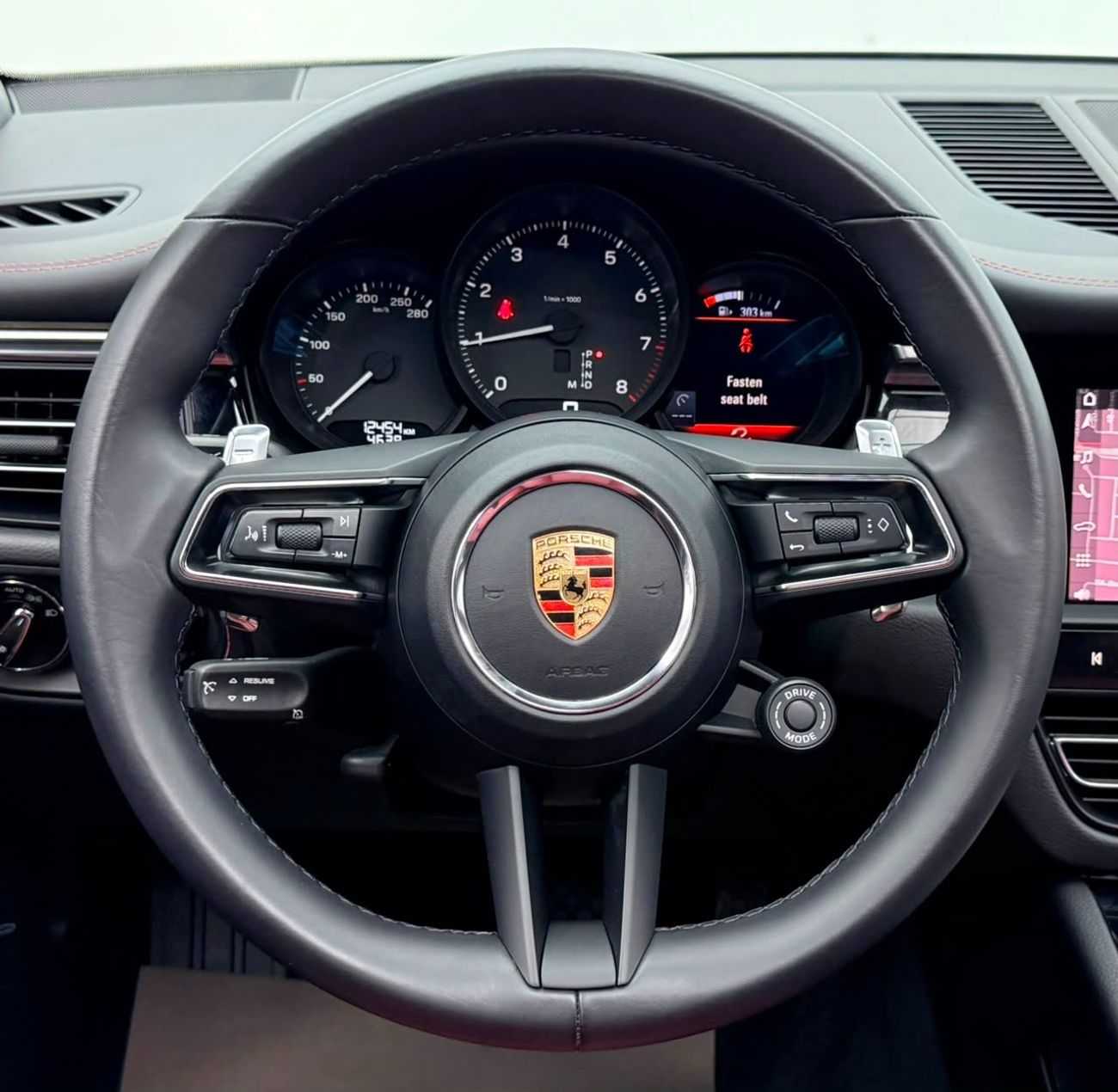 Porsche Macan STD 2024 Porsche Macan, 2027 Porsche Warranty, Full Porsche Service History, Very Low Km, GCC