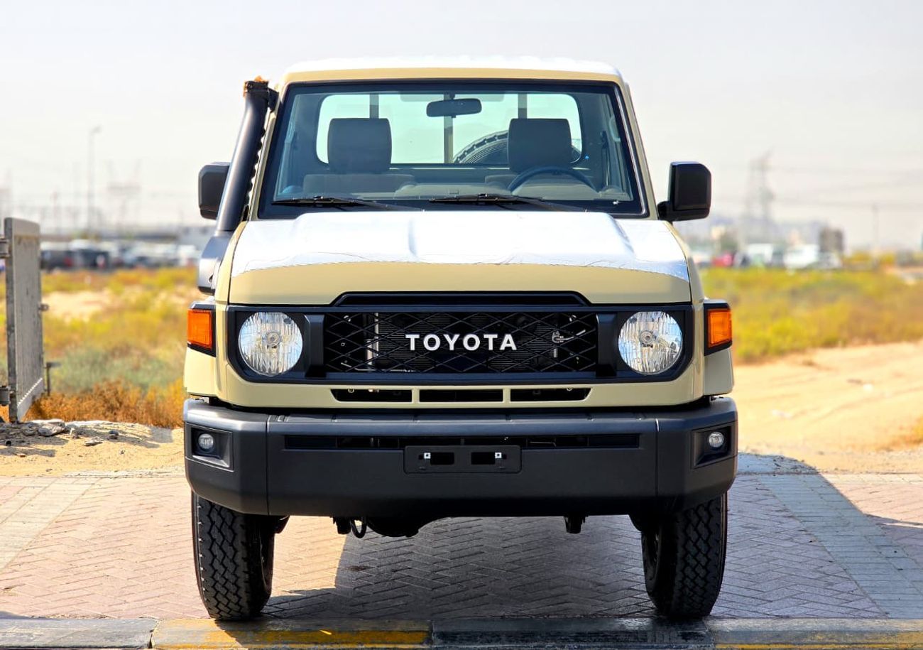 Toyota Land Cruiser Pick Up TOYOTA LC79 SINGLE CABIN PETROL 4.0 - A/T - STD - E - DIFF LOCK - 2025 MODEL - BEIGE INSIDE BEIGE - 