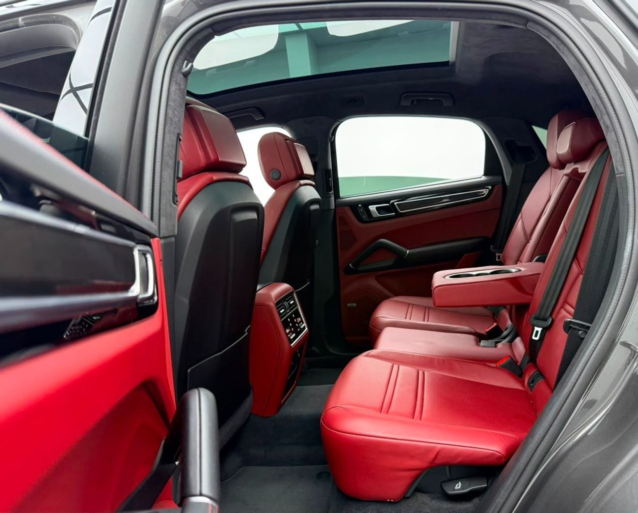 بورش كايان GTS 2022 Porsche Cayenne GTS, Warranty, Full Porsche Service History, Low Km, Fully Loaded, GCC
