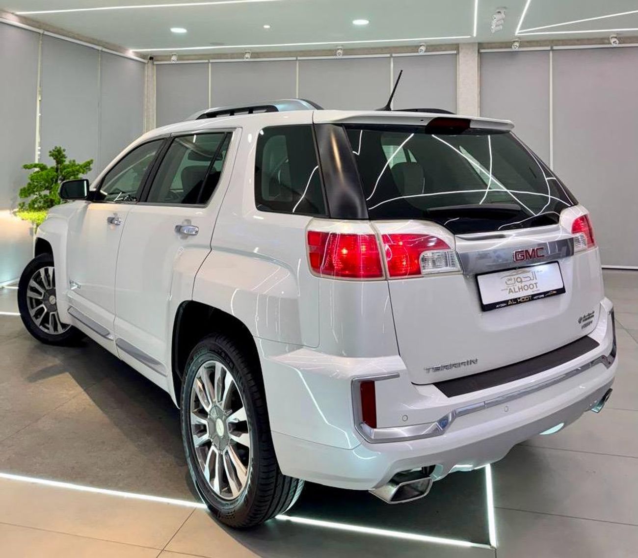 GMC Terrain 2.0T SLT (AWD) BEST GMC TERRAIN DENALI V6 || GCC || FULL OPTIONS || PANORAMIC ROOF || SCREENS