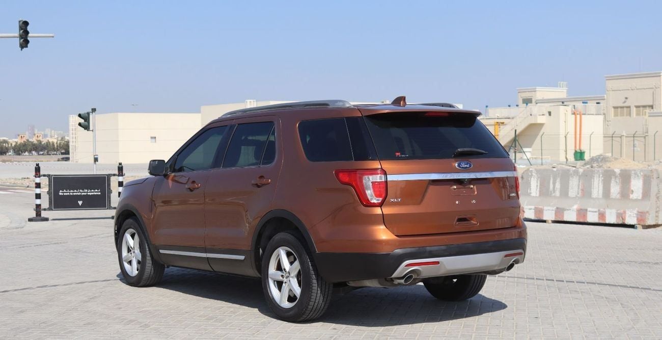 Ford Explorer XLT 3.5L Ford Explorer - 2017 - GCC - Full Option  - 6 V- XLT - 4WD - 3.3L -7 Seats - In excellent c