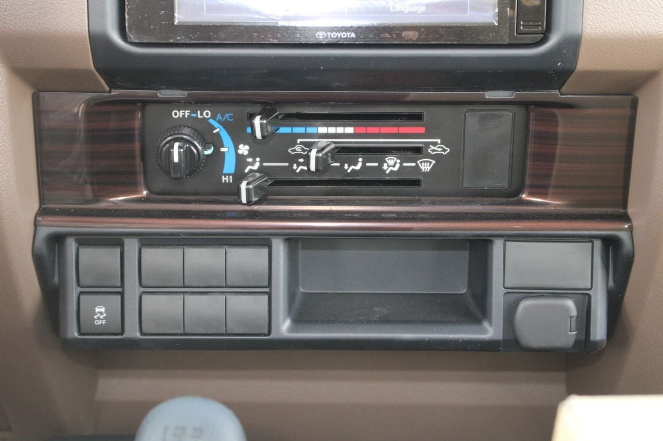 Toyota Land Cruiser Pick Up  TOYOTA LANDCRUISER 79 2.8L DIESEL DOUBLE CAB E MANUAL