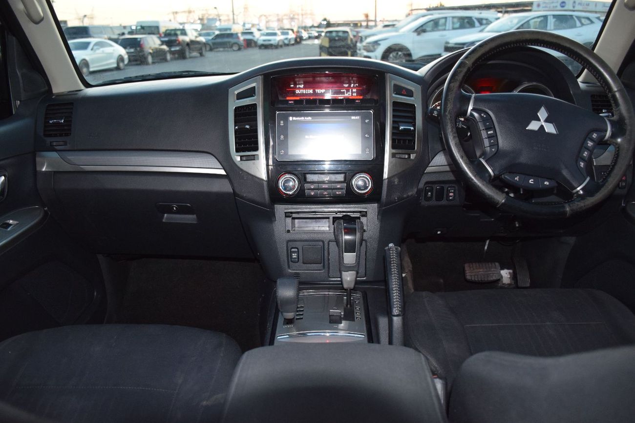 ميتسوبيشي باجيرو Right Hand (Diesel 3.2L)