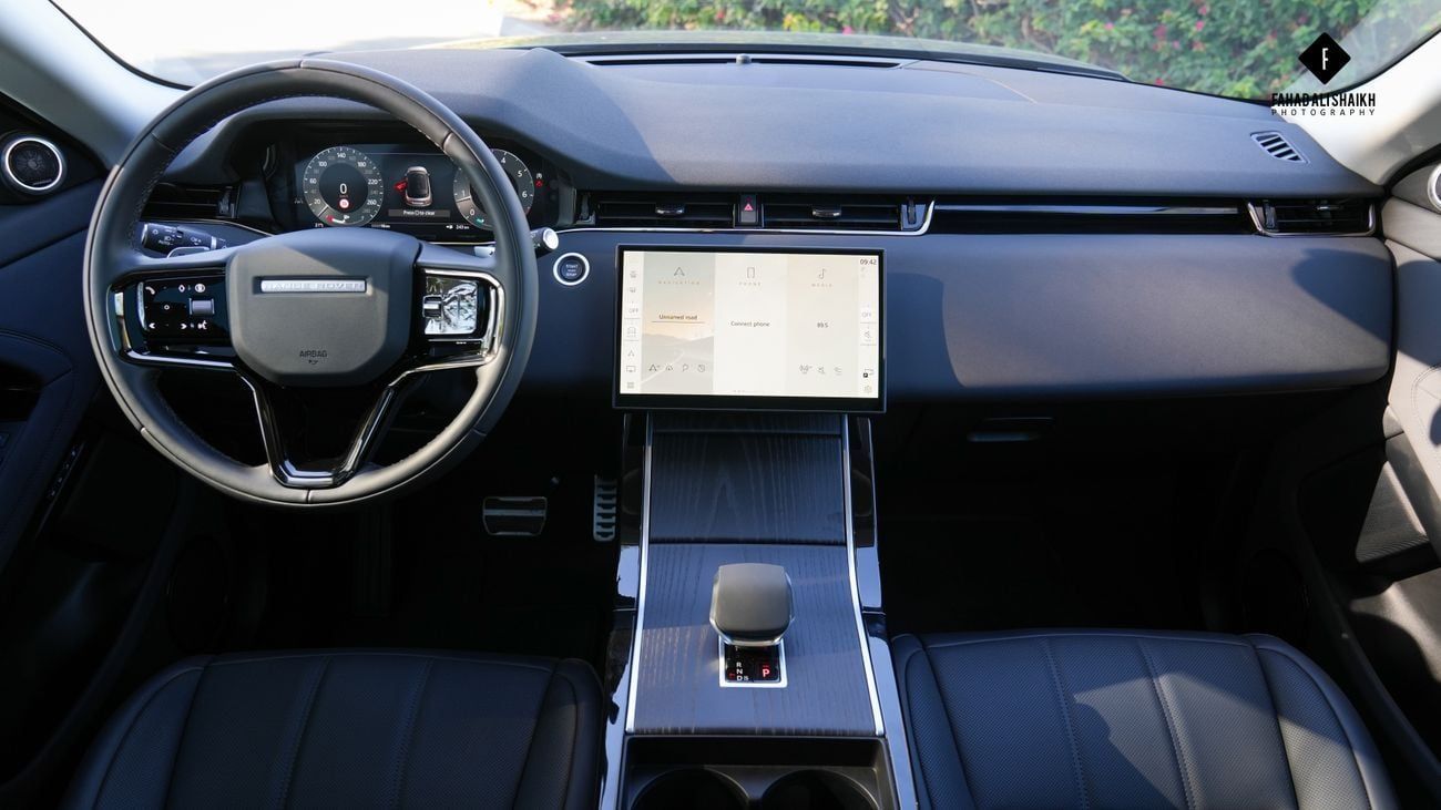 لاند روفر رانج روفر إيفوك SE P250 DYNAMIC 2025!! BLACK EDITION!! FIVE YEARS WARRANTY!! THREE YEARS SERVICE CONTRACT