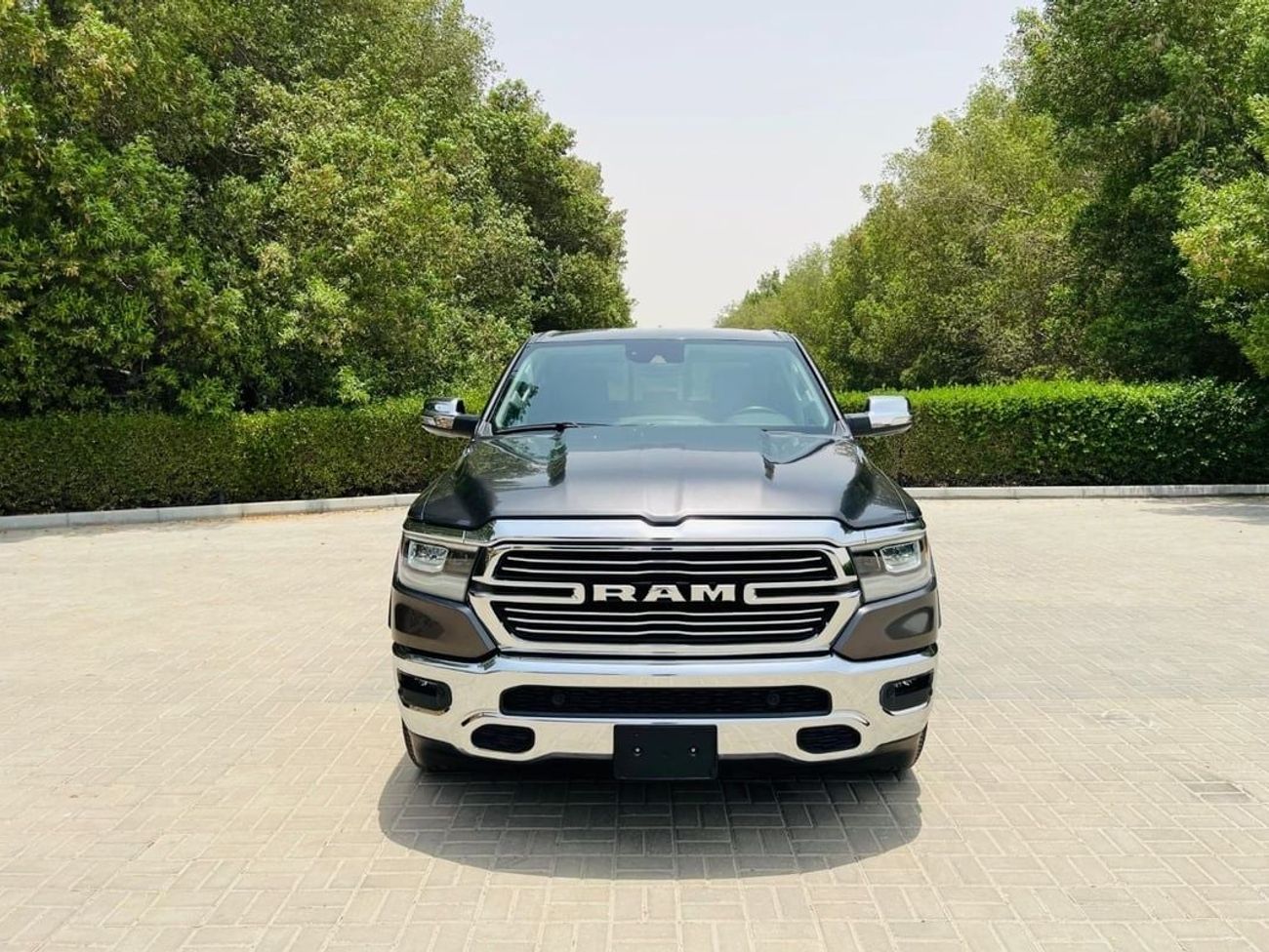 RAM 1500 Laramie Crew Cab 5.7L Dodge RAM Laramie - 2022 - Grey