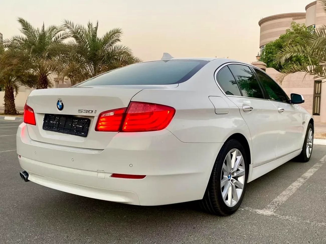 بي أم دبليو 530i 530i ||FULL OPTION || 6 cylinder|| accident free|| original paint ||GCC SPECS