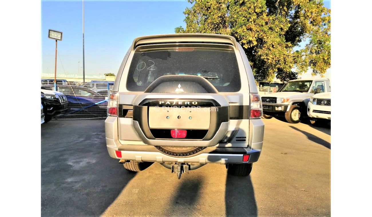 ميتسوبيشي باجيرو V4 مع فتحه سقف  فل اوبشن