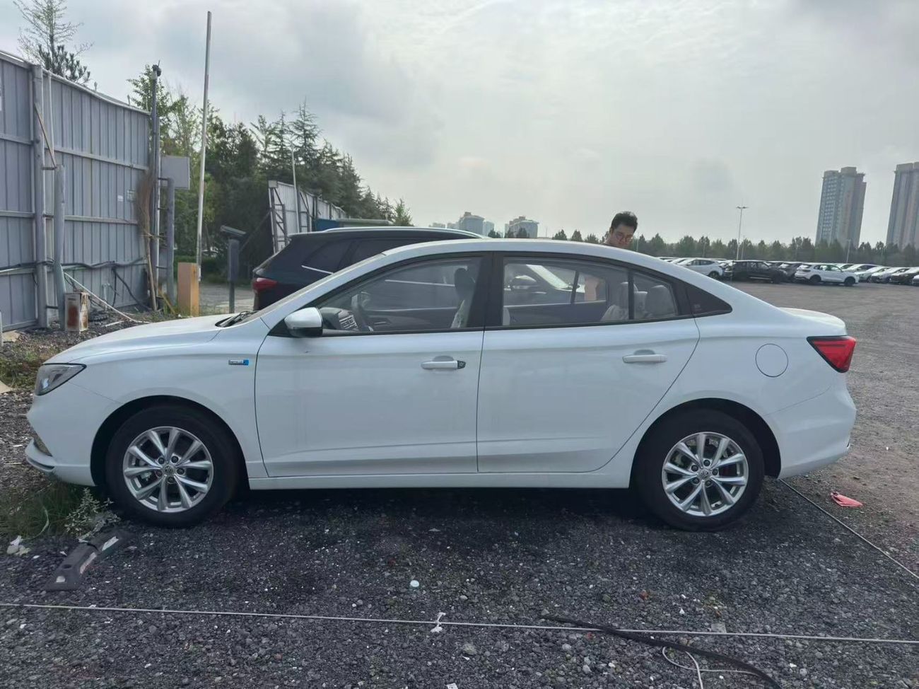 MG 5 DELUXE 1.5L A/T 2024 Full-option with Sunroof WHITE | Export or Wholesale