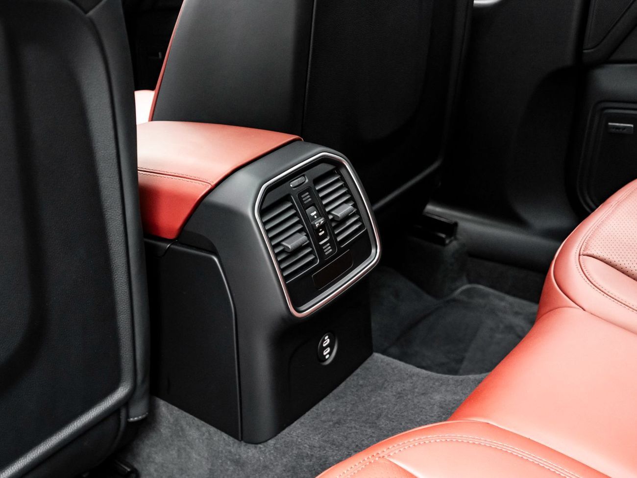 Porsche Macan Std 2.0L (252 HP) 2024 Porsche Macan, June 2026 Porsche Warranty, Full Service History, Low KMs, GCC