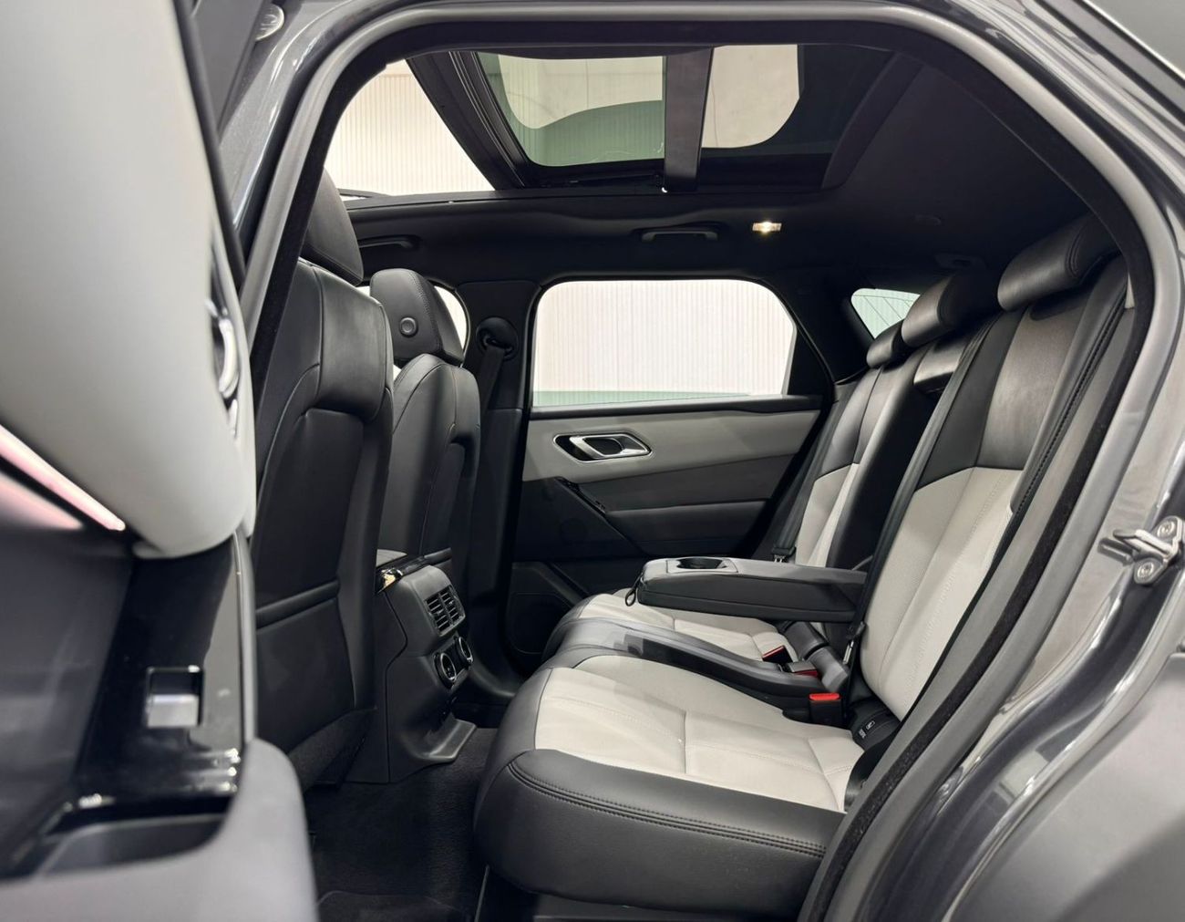 Land Rover Range Rover Velar 2024 Range Rover Velar Dynamic SE  P250, 5 Years Agency Warranty, Full Service History, GCC