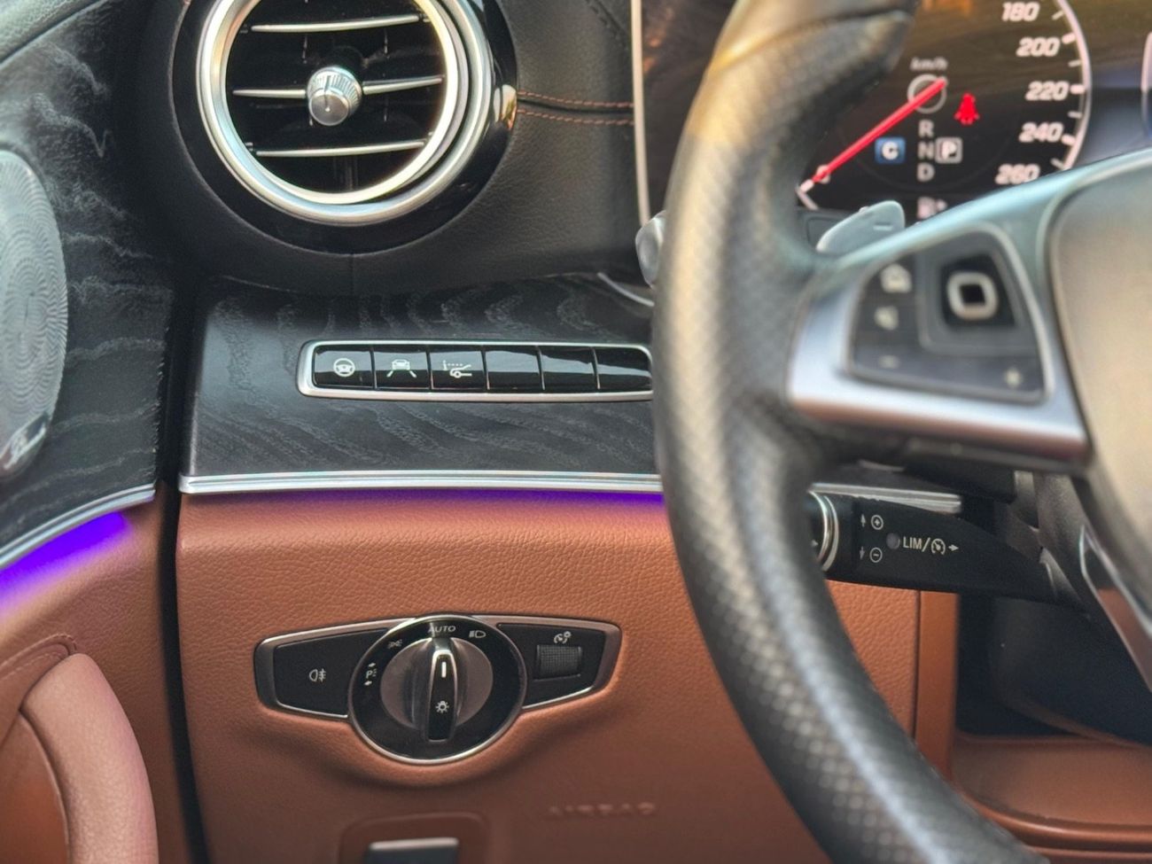 مرسيدس بنز E300 Premium 2.0L