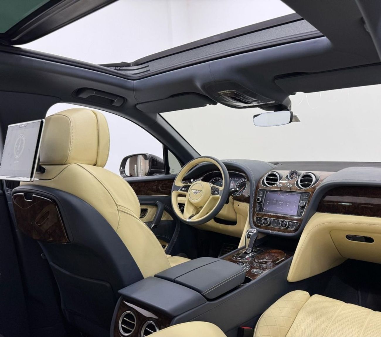 بنتلي بينتايجا First Edition W12 2017 Bentley Bentayga First Edition W12, 2025 Warranty, 2027 Service Pack, Very Lo