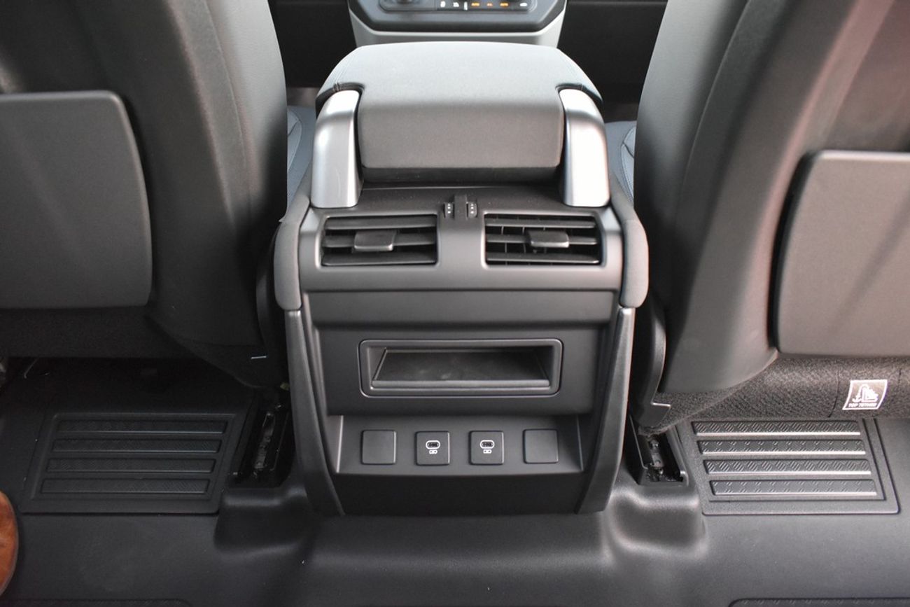 Land Rover Defender X Dynamic SE 3.0l - P400 - GRY_BLK - EURO SPEC - MY23 (EXPORT PRICE)