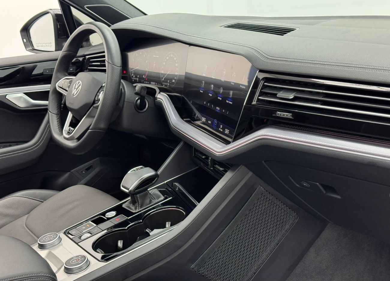 فولكس واجن طوارق R-Line 3.0L 4WD 2023 Volkswagen Touareg R-Line, 2026 Volkswagen Warranty, 2028 VW Service Pack, GCC