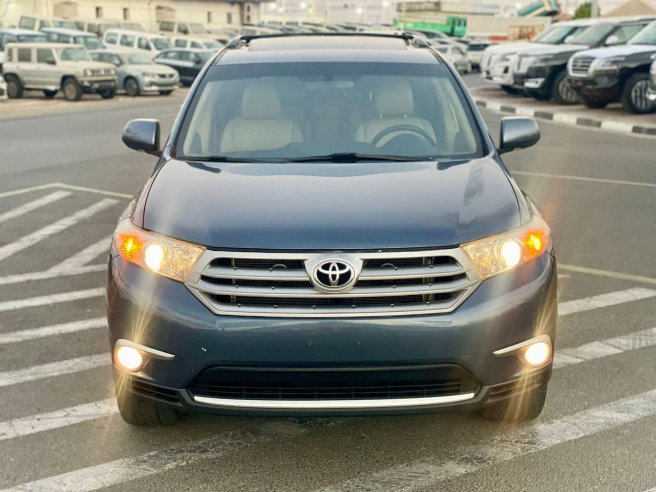 تويوتا هايلاندر 2012 Toyota Highlander Limited Edition Full Option - 3.5L V6 AWD 4x4 - 7 Seater Electric Seats 