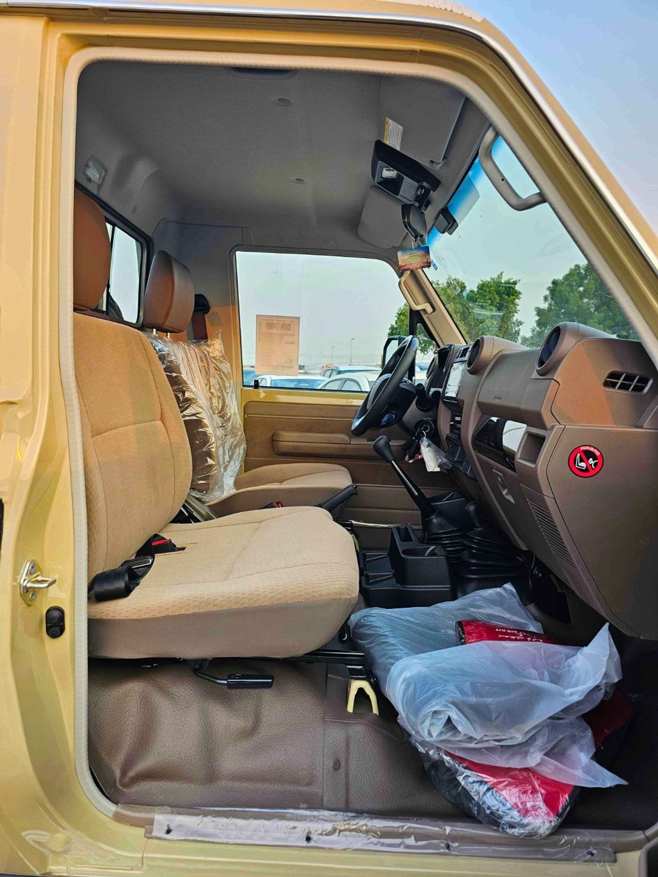 Toyota Land Cruiser Pick Up LC79 / SINGLE CABIN / 2.8L V4 DIESEL / DVD / REAR CAMERA / DIFF LOCK / FULL OPTION (CODE # SCDTMF)