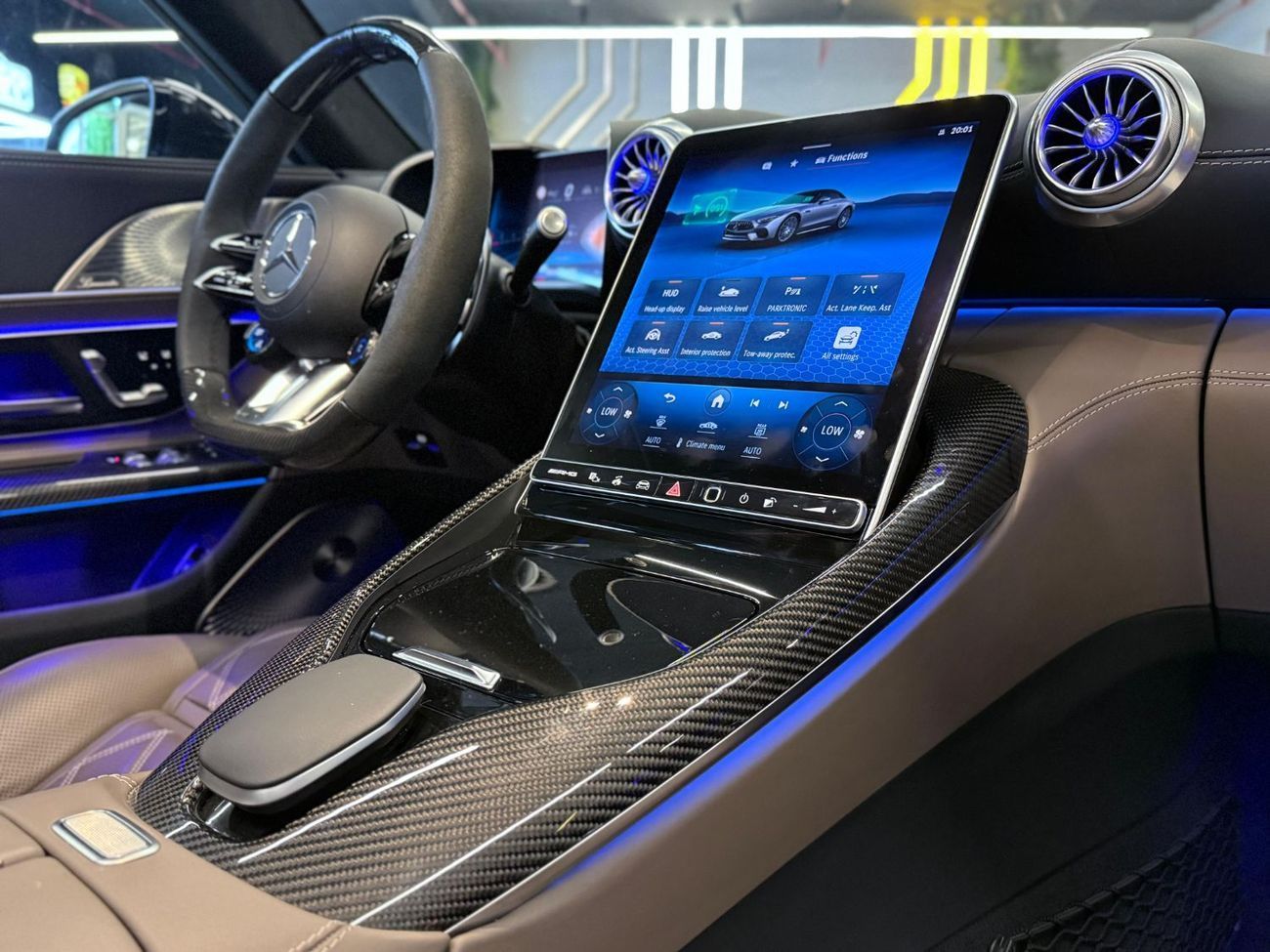 مرسيدس بنز SL 63 AMG 2023 SL63 AMG -Full Service History available - Mint Condition -Carbon Interior and Exterior