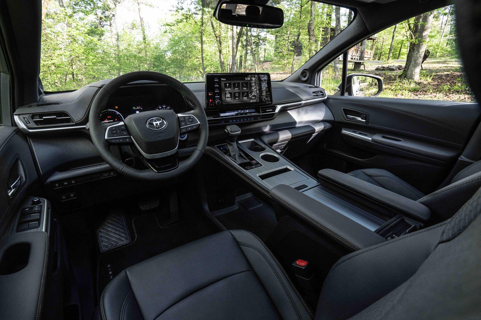 Toyota Sienna interior - Cockpit