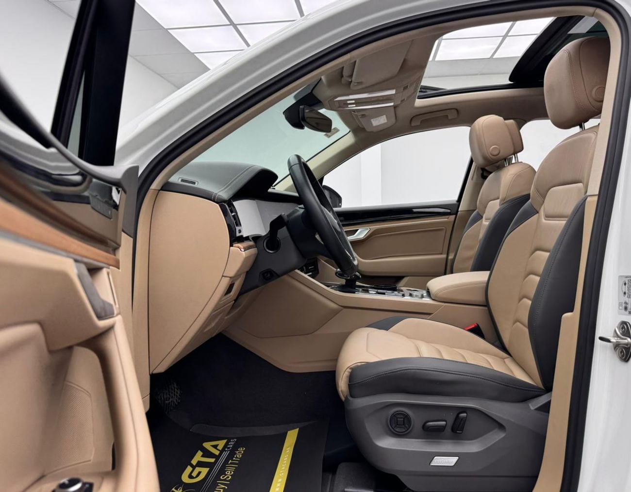 Volkswagen Touareg 2023 Volkswagen Touareg highline Plus, 2029 VW Warranty + Service Pack, Full VW Service History, GCC