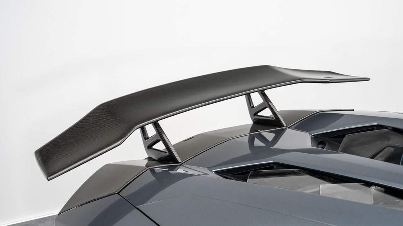 لامبورغيني أفينتادور ROADSTER