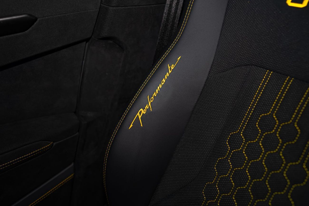 Lamborghini Urus 4.0T V8 Performante URUS PERFORMANTE | FULL CARBON INT/EXT | MASSAGE SEATS | ADVANCED SOUND SYSTEM |