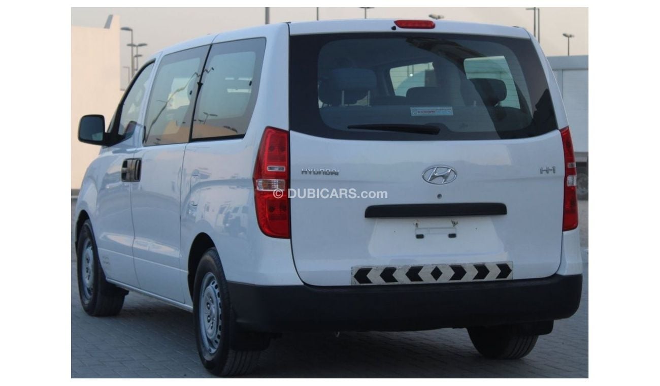 Hyundai H-1 Std Std Hyundai H1 2015 GCC in excellent condition without accidents