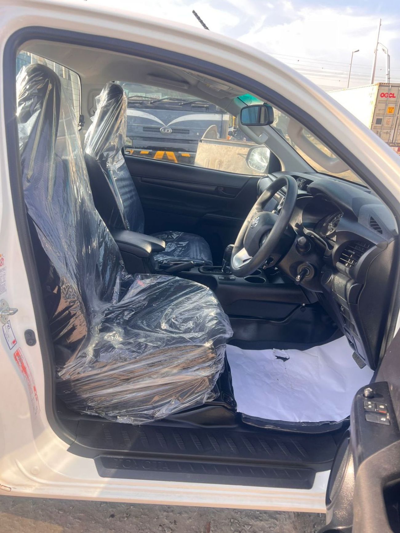 تويوتا هيلوكس RIGHT HAND VEHICLE ONLY FOR EXPORT SINGLE CAB HILUX 2.7 LITER PETROL 2WD