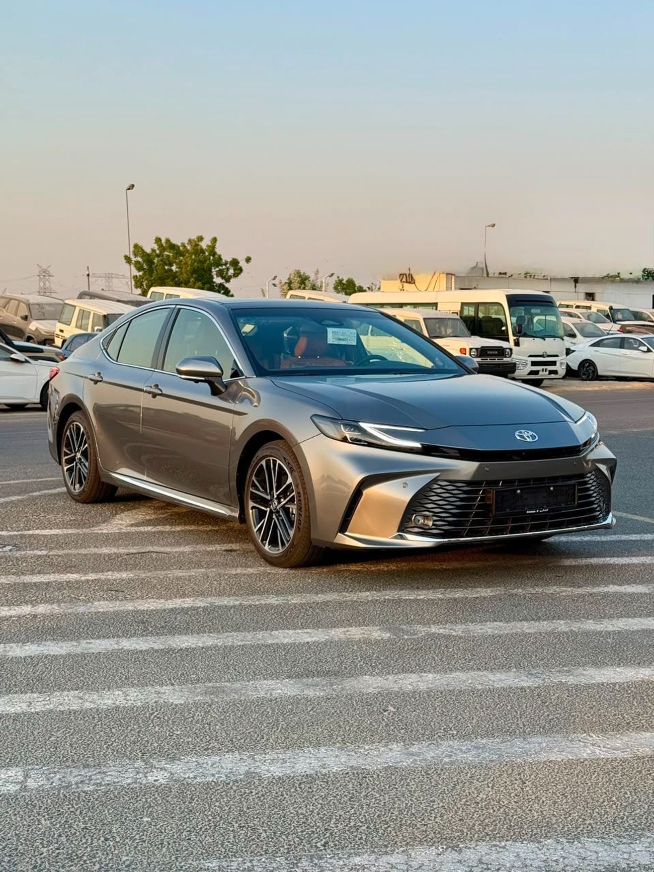 Toyota Camry Toyota Camry Limited HEV 2.5L Gray 2026 Al Futtaim Specs