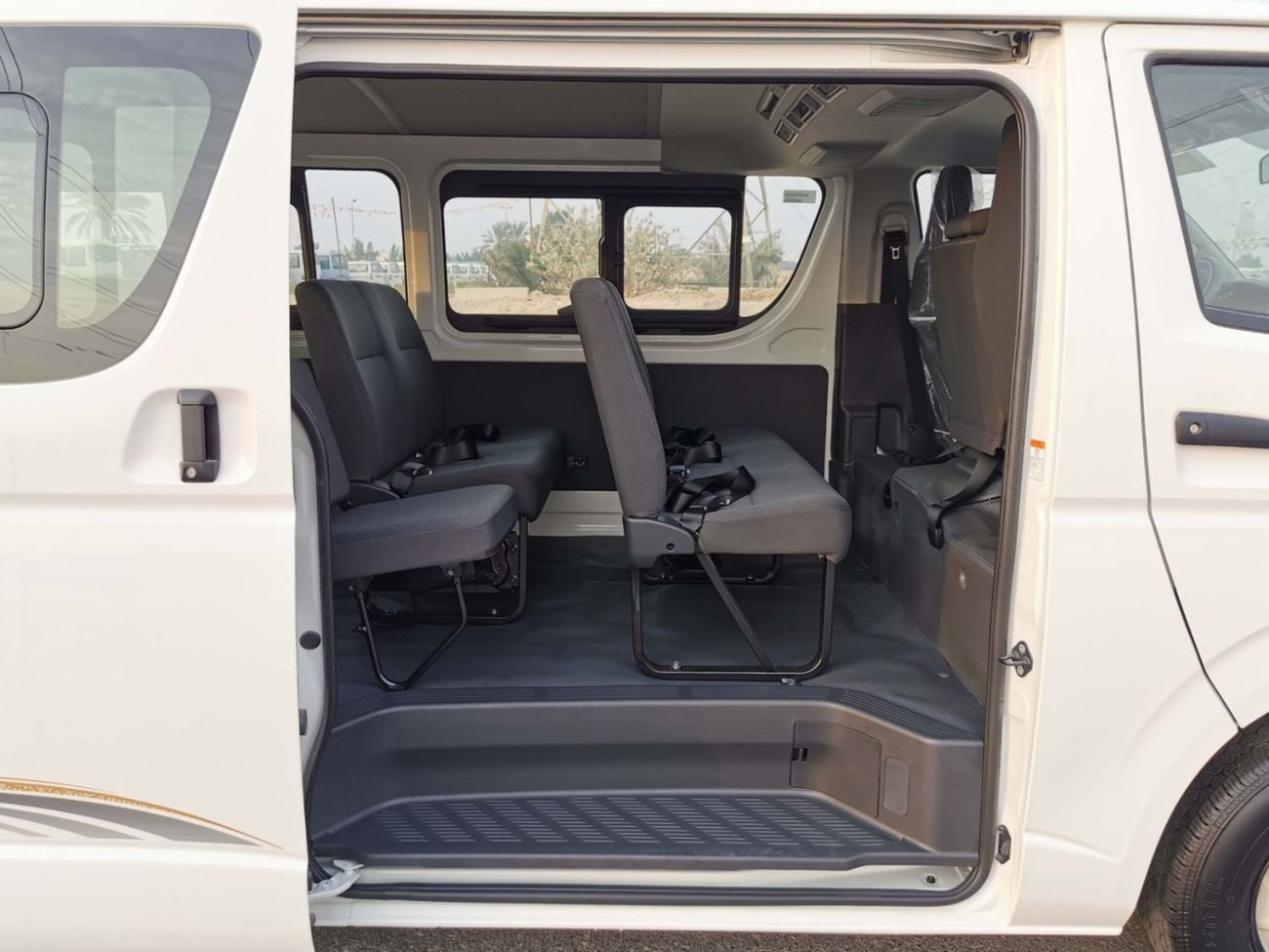 تويوتا هاياس STANDARD ROOF / M/T / 2.5L DIESEL / 15 SEATER / EXPORT ONLY ANGOLA (CODE # HD25ST15)