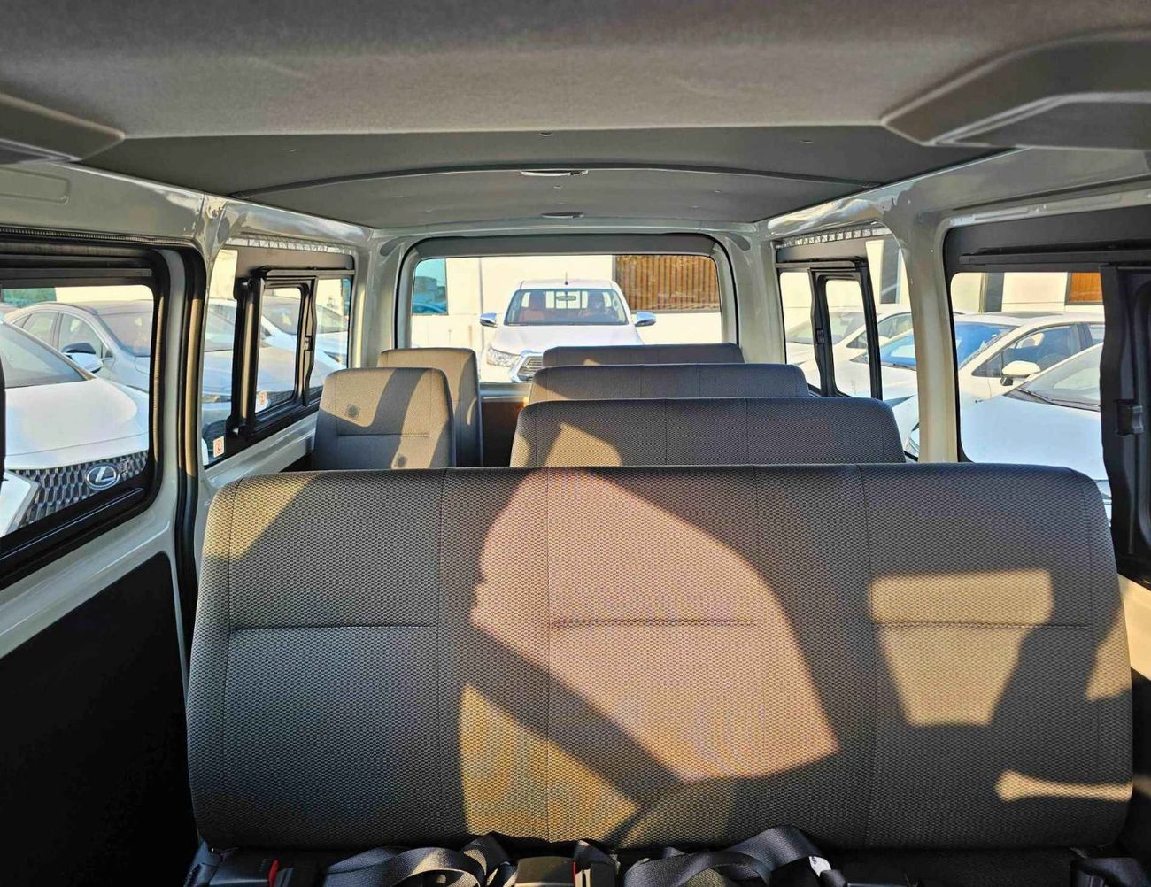 Toyota Hiace STANDARD ROOF / M/T / 2.5L DIESEL / 15 SEATER (CODE # HDSTD25)
